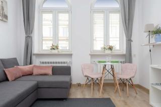 Stylish Wilcza Studio in the Heart of Warsaw by Noclegi Renters - 1