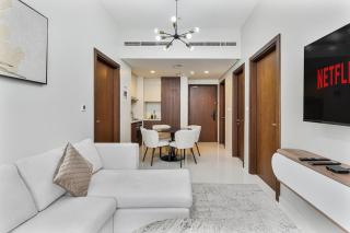 Luxury 2 Bed with Iconic Burj View, Near Dubai Mall - 1