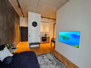 NG Charm in Old Town Apt w-Terrace & Netflix - 4