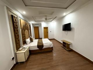 Grand Royal Hotel - 8