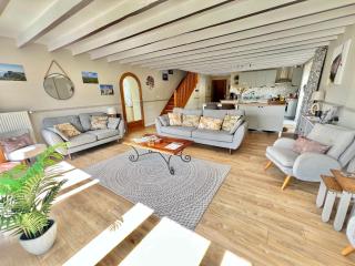 Quai du Val is a Charming Pet and Family Friendly Riverside Gite in Lehon close to Dinan Sleeps 7 - 8