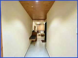 PREMIUM HOTEL MATE-SH-WARI - 500M FROM SHREE RAMJANAM BHOOMI - A Luxurious Stay With Free Parking- Wi-fi & Great Hospitality - 2
