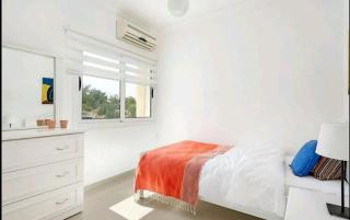 Amazing Sea View -3 Bed Ground Floor Garden Apartment - 5