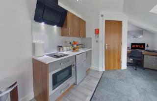 Victoria House - Deluxe Studios in Coventry City Centre, free parking, by COVSTAYS - 7