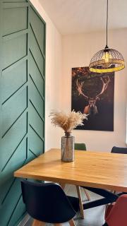 AMAO Brown - City Center - 85 m2 - King-Size Bed - Private Parking - Storchenturm - bis 10 Pers 2Whg - 0