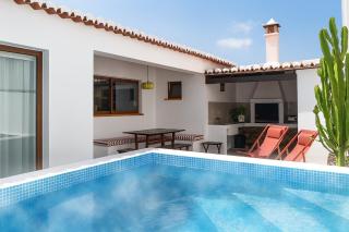 The Traditional Home with Heated Pool, BBQ, Fireplace - 0