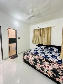 Shree Samarth Krupa Guesthouse - 4