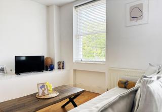 Cosy Flat Near City Centre & Princess Park - 1