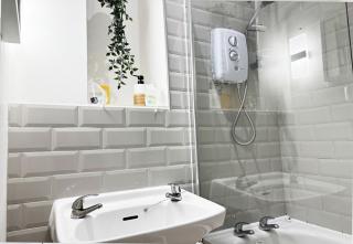 Cosy Flat Near City Centre & Princess Park - 3