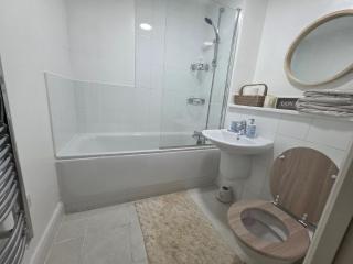 Central 1-Bed Flat near Broad St, NIA and Mailbox - 3