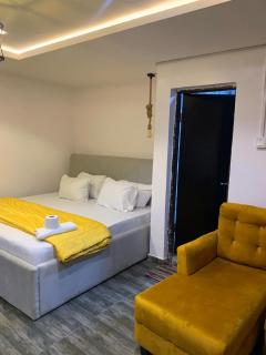 Weltons Apartments - 8