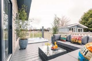 Primrose Lodge with Hot Tub - 8