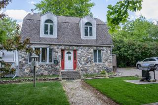 3 Bedroom 2 Bath Carriage House (Pet Friendly) - 7