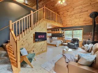 Cabin in Ellicottville, Fire Place & Hot Tub - 3