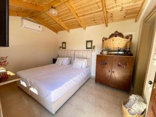 Gorgeous Thyme and Olive Cottage - 2