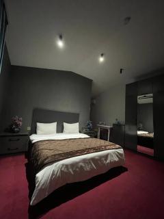 Mirror Hotels Formula 1 - 3