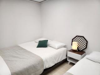 Tommy House - 9