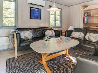 Holiday Home Elona - 950m from the sea by Interhome - 3