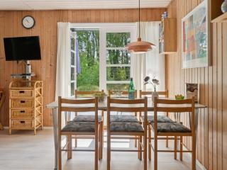 Holiday Home Tom - 125m from the sea by Interhome - 7