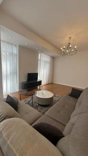Bright Central Apartment with Park & City Views - 9