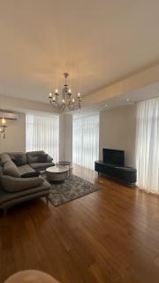 Bright Central Apartment with Park & City Views - 0