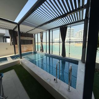 Luxury 5BR Villa Private Pool & Beach Access - 1