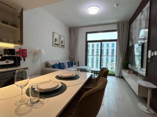 Stylish 1-Bedroom Apartment in Laya Heights, Dubai - 4