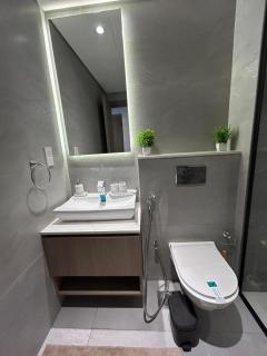 Stylish 1-Bedroom Apartment in Laya Heights, Dubai - 1