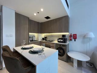 Stylish 1-Bedroom Apartment in Laya Heights, Dubai - 3
