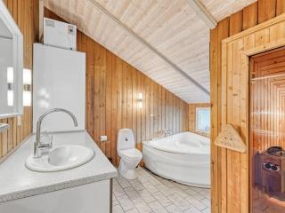 Holiday Home Hithin - 800m from the sea by Interhome - 6