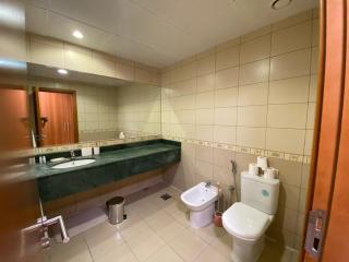 Modern 2 BHK Apt in Dubai - 2