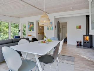 Holiday Home Edin - 400m from the sea by Interhome - 4