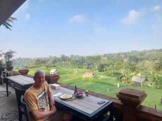 GJ Guest House Sidemen - 6
