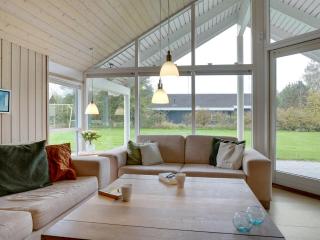 Holiday Home Enid - 700m from the sea by Interhome - 4