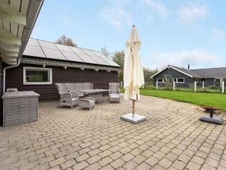 Holiday Home Enid - 700m from the sea by Interhome - 6