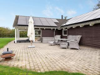 Holiday Home Enid - 700m from the sea by Interhome - 5