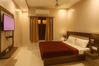 HOTEL SWARGADWAR GOLDEN SEA BEACH Near Bengali Market with Prime Location - Home town Inn & Suits - Best Hotel In Puri - 1