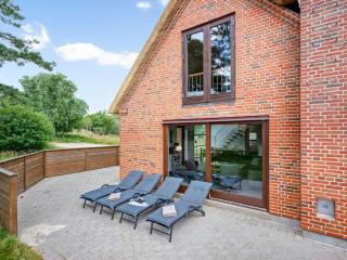 Holiday Home Martje - 900m from the sea by Interhome - 7
