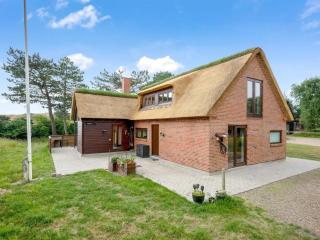 Holiday Home Martje - 900m from the sea by Interhome - 9