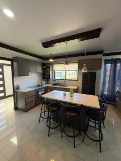 Fully Equipped 3 beds 2 cars 20-min airport - 7