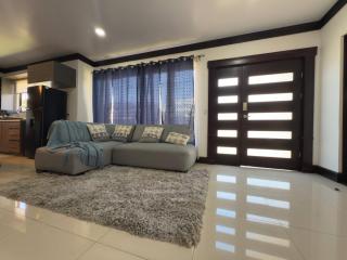 Fully Equipped 3 beds 2 cars 20-min airport - 4