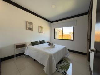 Fully Equipped 3 beds 2 cars 20-min airport - 5