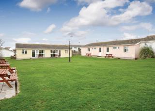 Anglesey Bungalows - 8