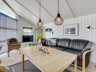 Holiday Home Freek - 400m from the sea by Interhome - 4