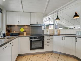 Holiday Home Freek - 400m from the sea by Interhome - 6