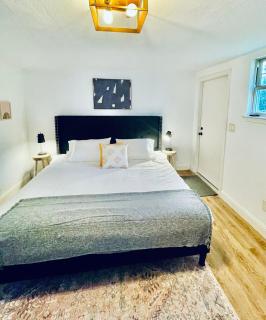 10 Beds, 2 Homes, Hot - Tub Near Downtown! - 4