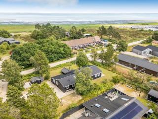 Holiday Home Riekje - 2-3km from the sea by Interhome - 5