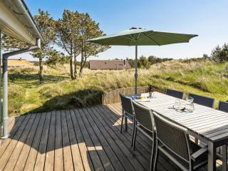 Holiday Home Edna - 800m from the sea by Interhome - 3