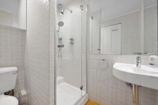 Luxury 3 Bedroom Apartment, Walk to West End, Covent Garden, China Town in Minutes - 3