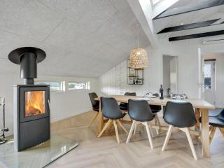 Holiday Home Ellenora - 1km from the sea by Interhome - 1